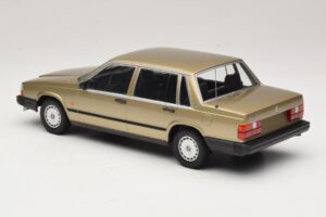 Volvo 740 GL Auksinis Minichamps 1:18 155171700 Metalas - nuotrauka 5 iš 6