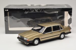 Volvo 740 GL Auksinis Minichamps 1:18 155171700 Metalas - nuotrauka 6 iš 6