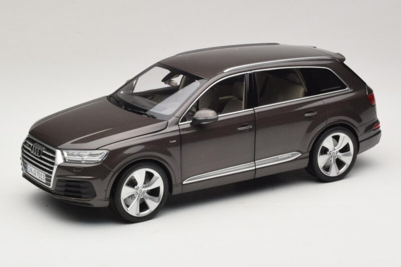 Audi Q7 4M Argus Brown Minichamps 1:18 5011407615 Metalas