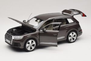 Audi Q7 4M Argus Brown Minichamps 1:18 5011407615 Metalas - nuotrauka 2 iš 8