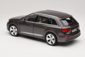 Audi Q7 4M Argus Brown Minichamps 1:18 5011407615 Metalas - nuotrauka 7 iš 8