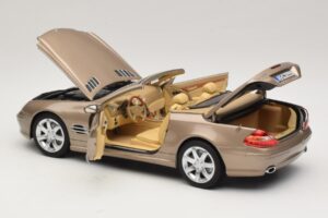 Mercedes SL500 R230 Travertine Beige Norev 1:18 183843 Metalas - nuotrauka 6 iš 9
