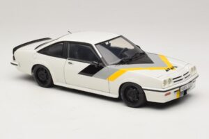 Opel Manta B GT/E Baltas Juodi Individualūs Ratlankiai Revell 1:18 08422 Metalas - nuotrauka 6 iš 8