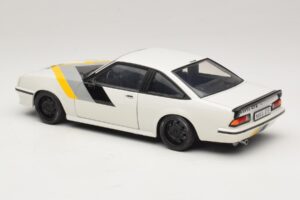 Opel Manta B GT/E Baltas Juodi Individualūs Ratlankiai Revell 1:18 08422 Metalas - nuotrauka 7 iš 8