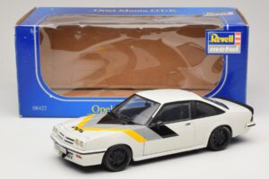 Opel Manta B GT/E Baltas Juodi Individualūs Ratlankiai Revell 1:18 08422 Metalas - nuotrauka 8 iš 8