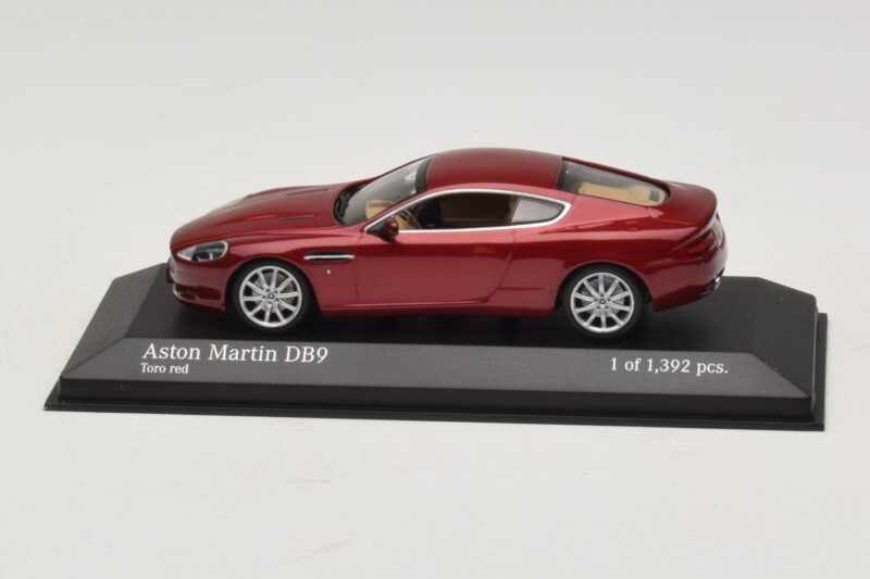 Aston Martin DB9 Raudonas Metalinis Minichamps 1:43 400137340 Metalas