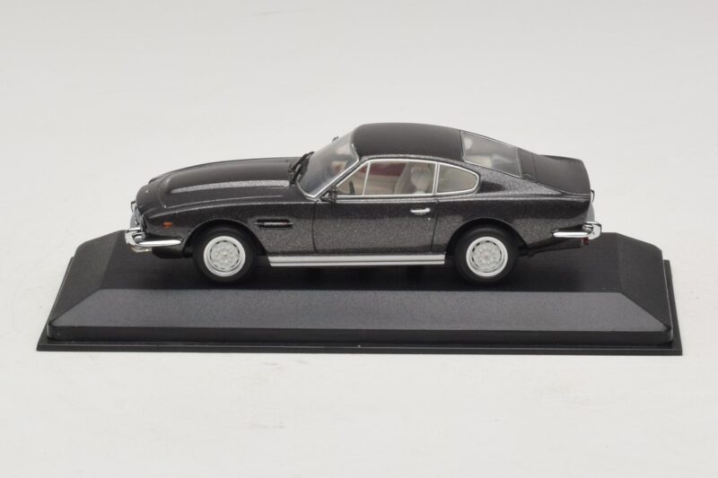 Aston Martin DBS On Her Majesty's Secret Service Pakaitinė Dėžė Minichamps 1:43 Aston Martin DBS On Her Majesty's Secret Service Pakaitinė Dėžė Minichamps 1:43 436137600-R1 Metalas