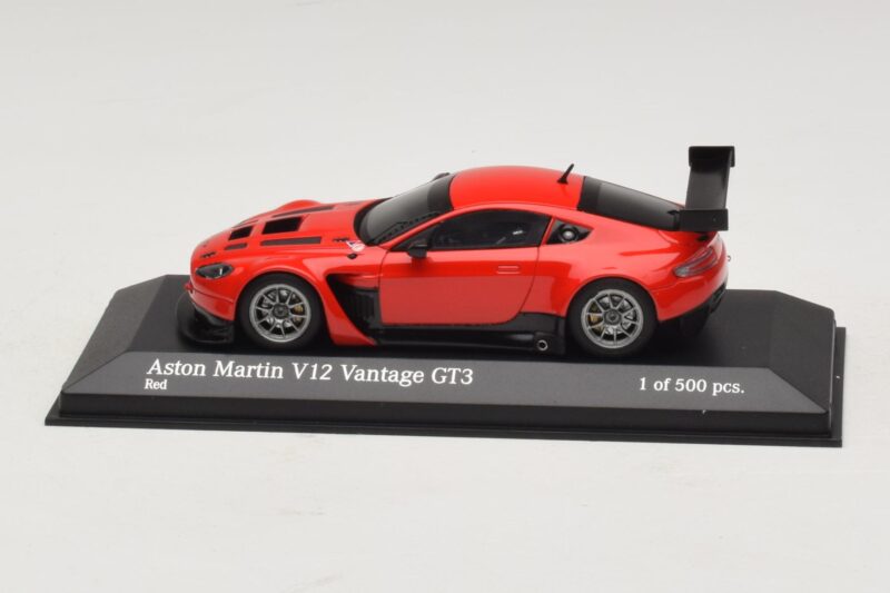 Aston Martin V12 Vantage GT3 Raudonas Minichamps 1:43 4371121392 Metalas