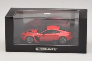 Aston Martin V12 Vantage GT3 Raudonas Minichamps 1:43 4371121392 Metalas - nuotrauka 4 iš 4