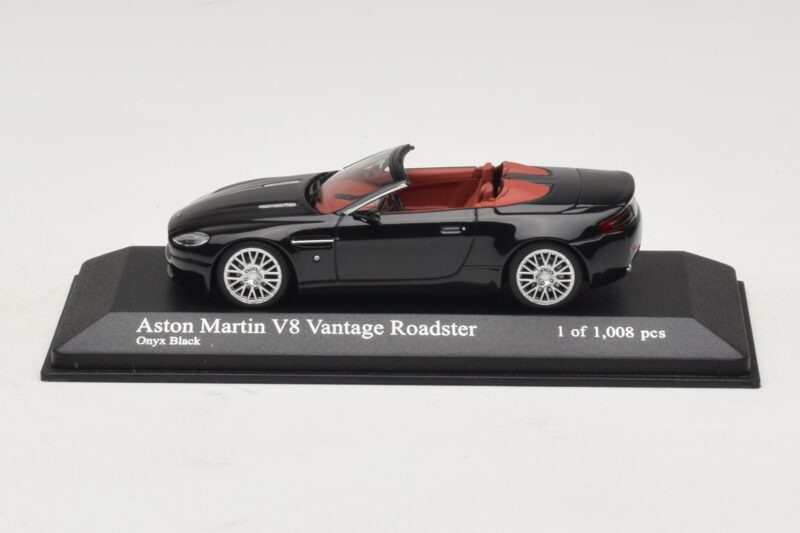 Aston Martin V8 Vantage Roadster Juodas Metalinis Minichamps 1:43 400137431 Metalas