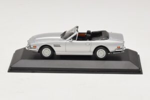 Aston Martin V8 Volante Sidabrinis Minichamps 1:43 400137601 Metalas