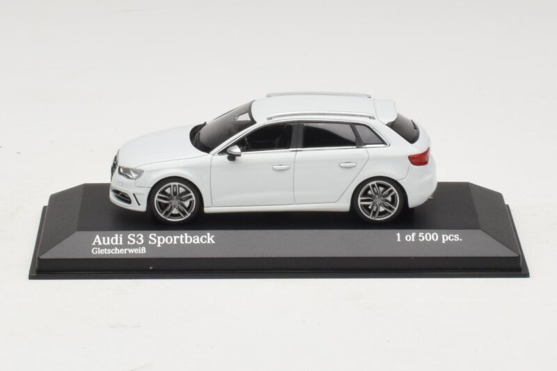 Audi S3 8V Sportback Baltas Minichamps 1:43 Audi S3 8V Sportback Baltas Minichamps 1:43 437013010 Metalas