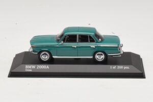 BMW 2000A Žalia Minichamps 1:43 437023001 Metalas