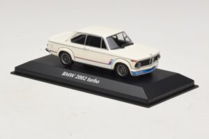 BMW 2002 Turbo Baltas Maxichamps 1:43 940022201 Metalas - nuotrauka 3 iš 4