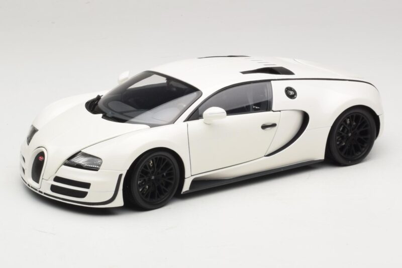 Bugatti Veyron Super Sport Baltas Minichamps 1:18 100110844 Metalas