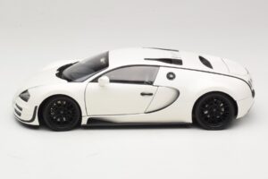 Bugatti Veyron Super Sport Baltas Minichamps 1:18 100110844 Metalas - nuotrauka 4 iš 8