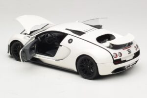 Bugatti Veyron Super Sport Baltas Minichamps 1:18 100110844 Metalas - nuotrauka 5 iš 8