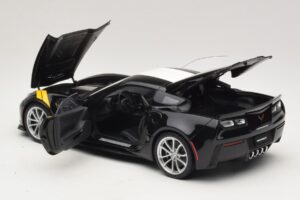 Chevrolet Corvette C7 Grand Sport Juoda su Baltomis Juostomis AUTOart 1:18 71273 Kompozitas - nuotrauka 5 iš 8