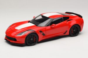 Chevrolet Corvette C7 Grand Sport Raudona su Baltomis Juostomis AUTOart 1:18 71274 Kompozitas