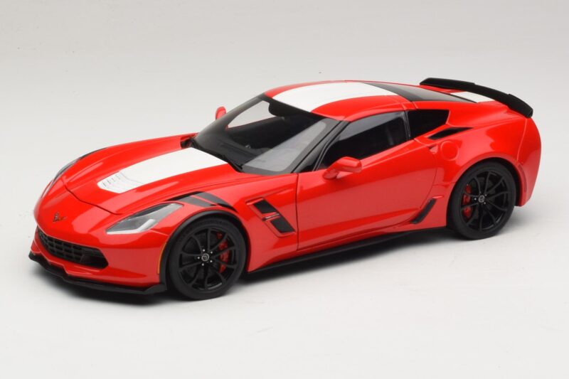 Chevrolet Corvette C7 Grand Sport Raudona su Baltomis Juostomis AUTOart 1:18 71274 Kompozitas