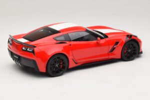 Chevrolet Corvette C7 Grand Sport Raudona su Baltomis Juostomis AUTOart 1:18 71274 Kompozitas - nuotrauka 3 iš 8