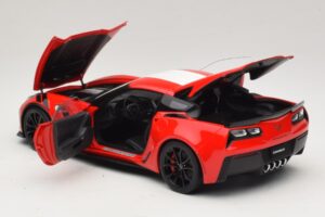 Chevrolet Corvette C7 Grand Sport Raudona su Baltomis Juostomis AUTOart 1:18 71274 Kompozitas - nuotrauka 5 iš 8
