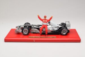 Ferrari F2004 #1 M. Schumacher Six Time World Champion 2004 Chromas Sidabras Hot Wheels 1:18 C7332 Metalas - nuotrauka 3 iš 6