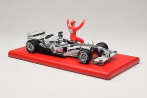 Ferrari F2004 #1 M. Schumacher Six Time World Champion 2004 Chromas Sidabras Hot Wheels 1:18 C7332 Metalas - nuotrauka 4 iš 6