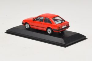Ford Escort Mk3 3 Durų Raudonas Minichamps 1:43 400085000 Metalas - nuotrauka 3 iš 4