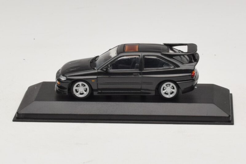 Ford Escort RS Cosworth Juoda Metalik Minichamps 1:43 430082106 Metalas
