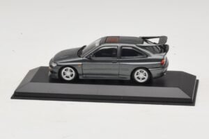 Ford Escort RS Cosworth Tamsiai Žalia Metalik Minichamps 1:43 430086300 Metalas