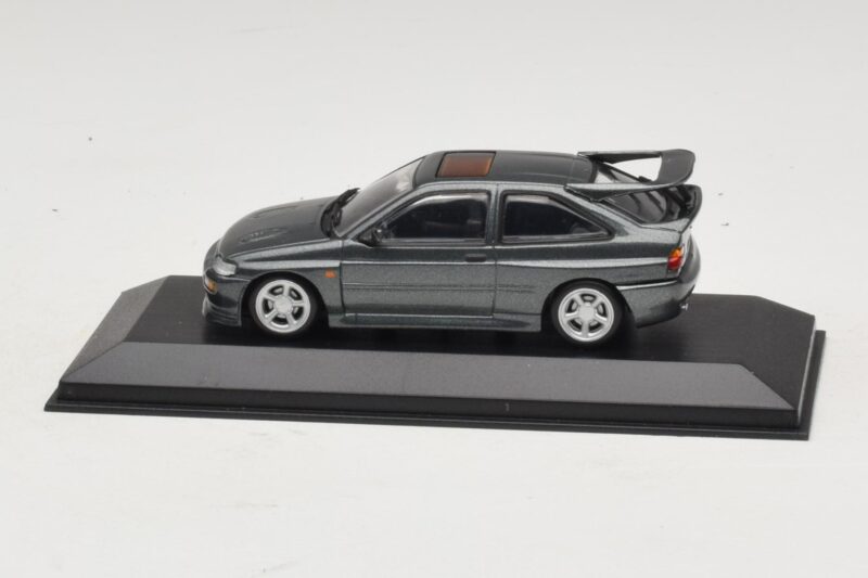 Ford Escort RS Cosworth Tamsiai Žalia Metalik Minichamps 1:43 430086300 Metalas