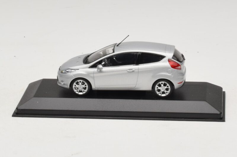 Ford Fiesta Mk7 Moondust Silver Metallic Minichamps 1:43 Ford Fiesta Mk7 Moondust Silver Metallic Minichamps 1:43 403088003 Metalas