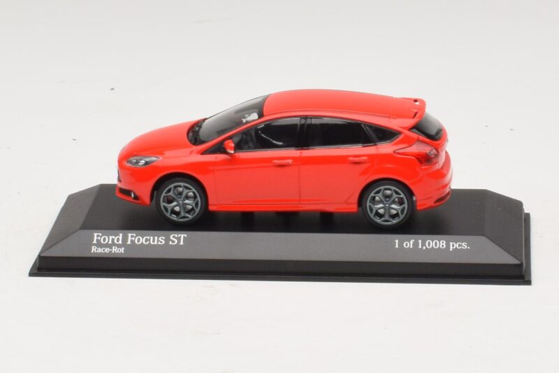 Ford Focus ST Mk3 Raudonas Minichamps 1:43 410081001 Metalas