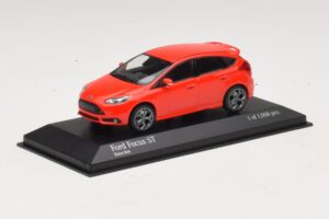 Ford Focus ST Mk3 Raudonas Minichamps 1:43 410081001 Metalas - nuotrauka 2 iš 4