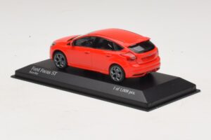 Ford Focus ST Mk3 Raudonas Minichamps 1:43 410081001 Metalas - nuotrauka 3 iš 4