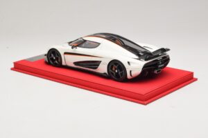 Koenigsegg Regera Baltas su Juodu Karbonu FrontiArt 1:18 REMC043 Derva - nuotrauka 5 iš 7
