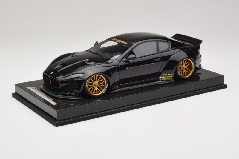 Maserati GranTurismo Liberty Walk Juoda su Auksiniais Ratlankiais AB Models 1:18 MAS-LB08-C Derva