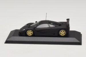 McLaren F1 GTR Prototype Juoda Matinė Su Auksiniais Ratlankiais Minichamps 1:43 MCLAREN008 Metalas - nuotrauka 3 iš 4