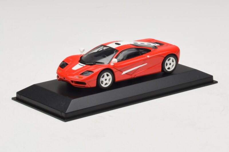McLaren F1 Raudonas Su Baltais Dryžiais Minichamps 1:43 MCLAREN005 Metalas