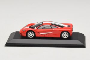 McLaren F1 Raudonas Su Baltais Dryžiais Minichamps 1:43 MCLAREN005 Metalas - nuotrauka 3 iš 4