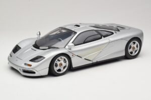 McLaren F1 Sidabrinė Minichamps 1:12 530133123 Metalas