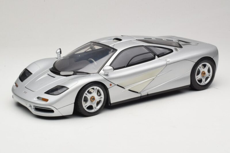McLaren F1 Sidabrinė Minichamps 1:12 530133123 Metalas