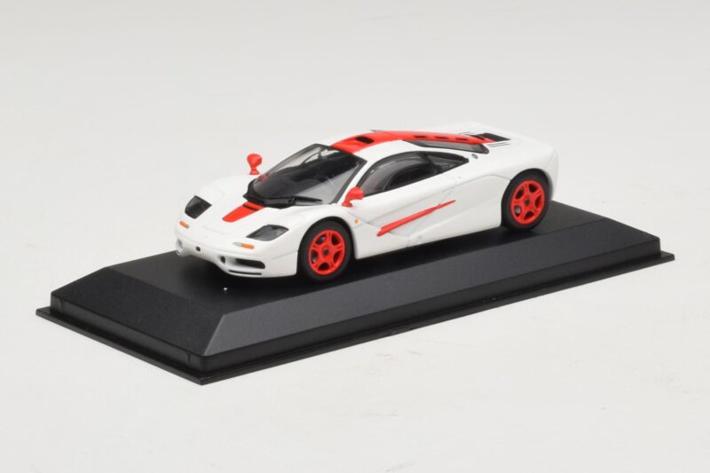McLaren F1 Baltas Su Raudonais Dryžiais Minichamps 1:43 McLaren F1 Baltas Su Raudonais Dryžiais Minichamps 1:43 MCLAREN003 Metalas