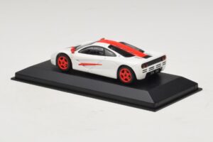 McLaren F1 Baltas Su Raudonais Dryžiais Minichamps 1:43 MCLAREN003 Metalas - nuotrauka 2 iš 4
