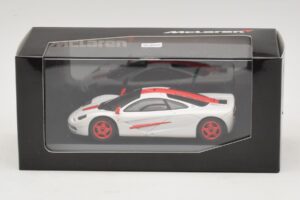 McLaren F1 Baltas Su Raudonais Dryžiais Minichamps 1:43 MCLAREN003 Metalas - nuotrauka 3 iš 4