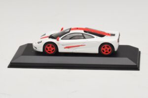 McLaren F1 Baltas Su Raudonais Dryžiais Minichamps 1:43 MCLAREN003 Metalas - nuotrauka 4 iš 4