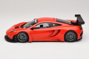 McLaren MP4-12C GT3 Raudonas 2013 Minichamps 1:18 151121392 Metalas - nuotrauka 3 iš 6