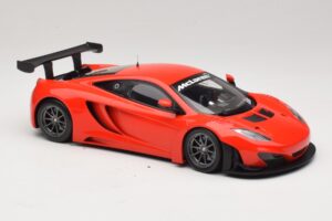 McLaren MP4-12C GT3 Raudonas 2013 Minichamps 1:18 151121392 Metalas - nuotrauka 4 iš 6