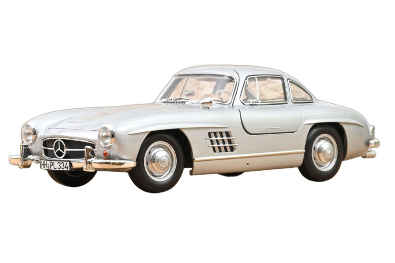 Mercedes 300 SL W198 Gullwing Sidabrinis Norev 1:18 Mercedes 300 SL W198 Gullwing Sidabrinis Norev 1:18 183857 Metalas
